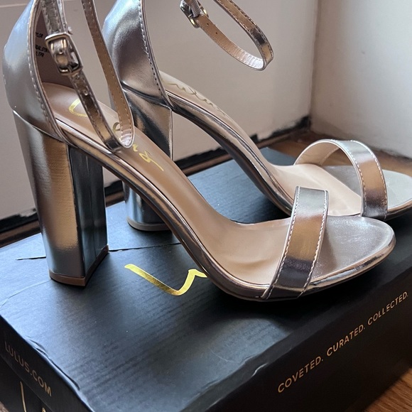 Silver size 7 Heels - Picture 3 of 4